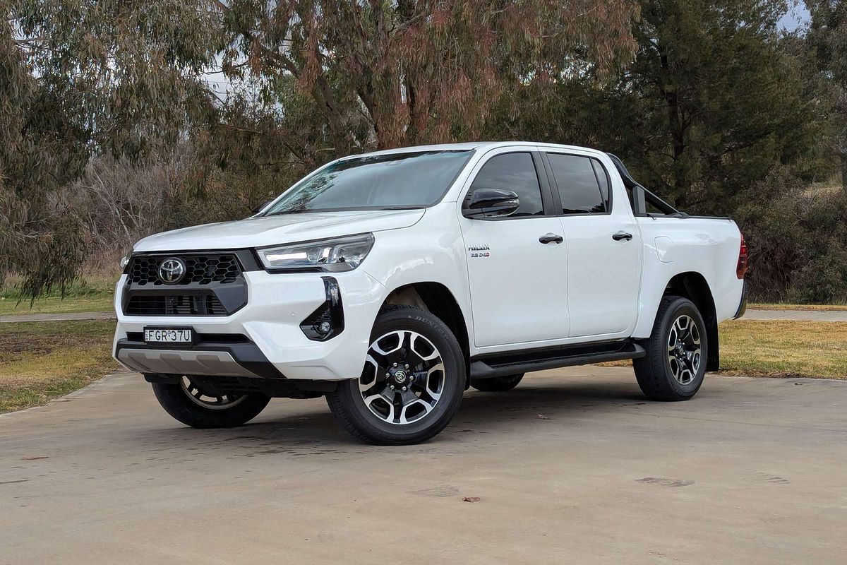 2024 Toyota Hilux SR5 48V GUN126R 4X4