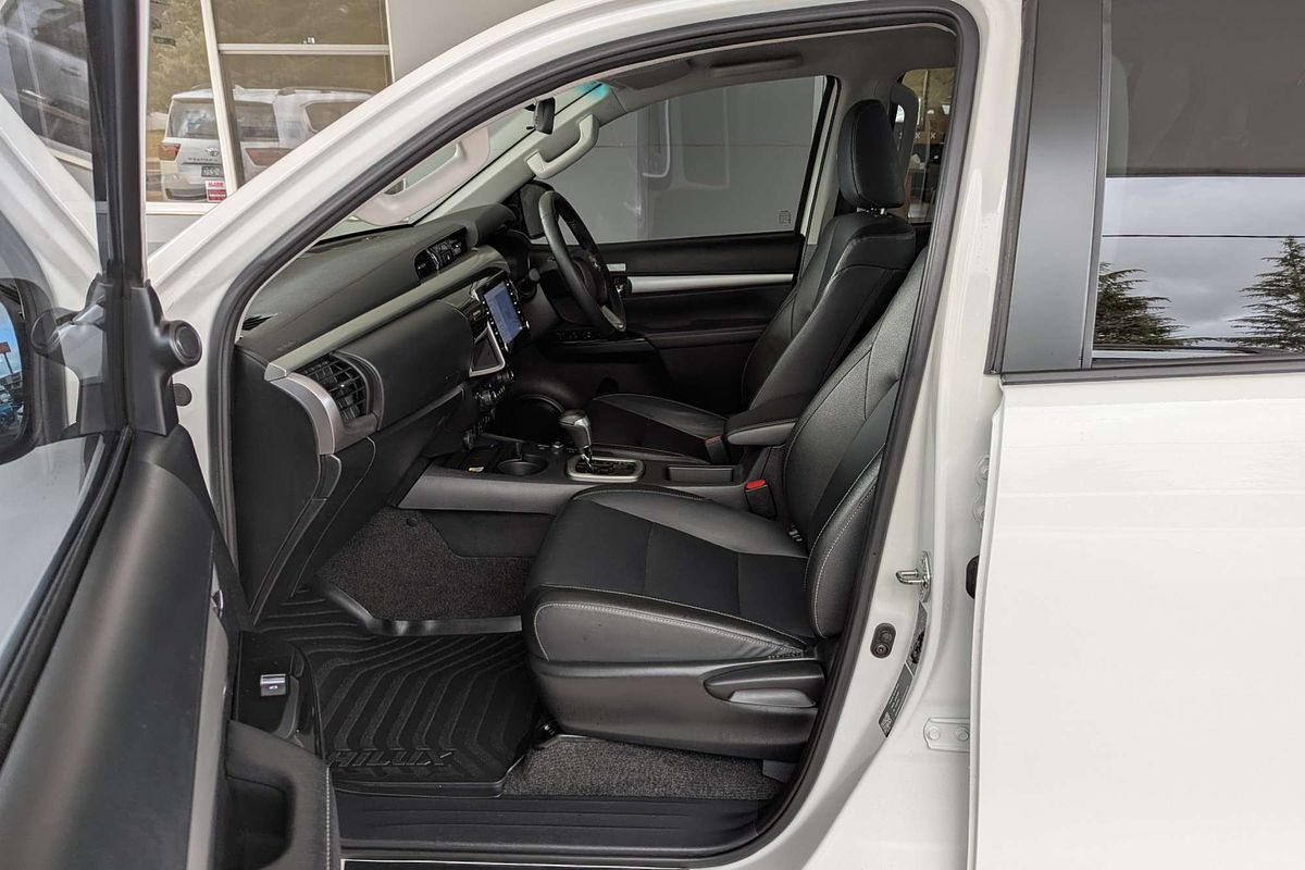 2024 Toyota Hilux SR5 48V GUN126R 4X4