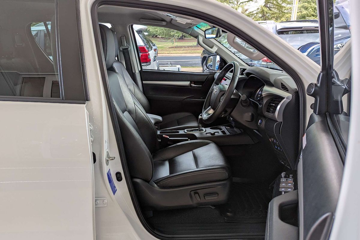 2024 Toyota Hilux SR5 48V GUN126R 4X4
