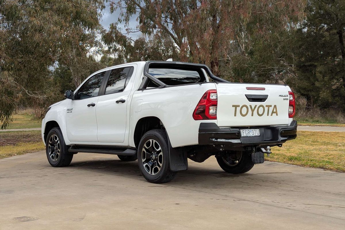 2024 Toyota Hilux SR5 48V GUN126R 4X4