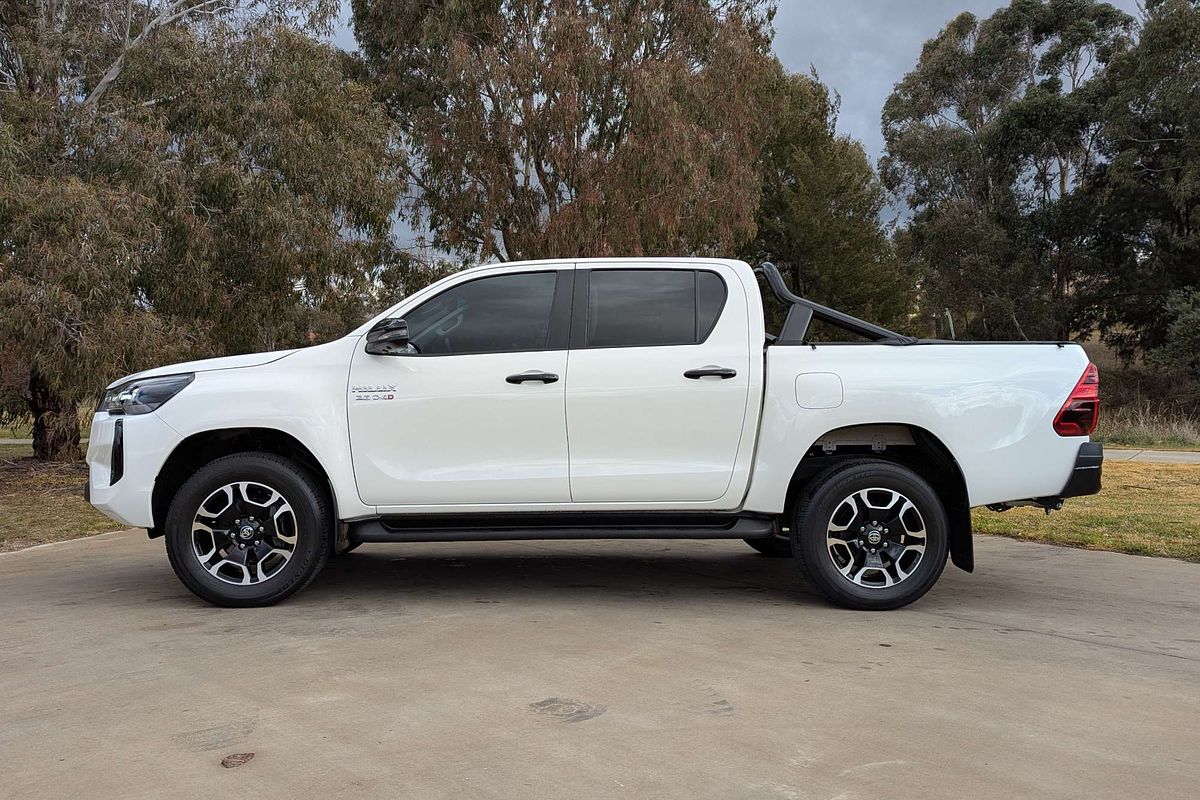 2024 Toyota Hilux SR5 48V GUN126R 4X4