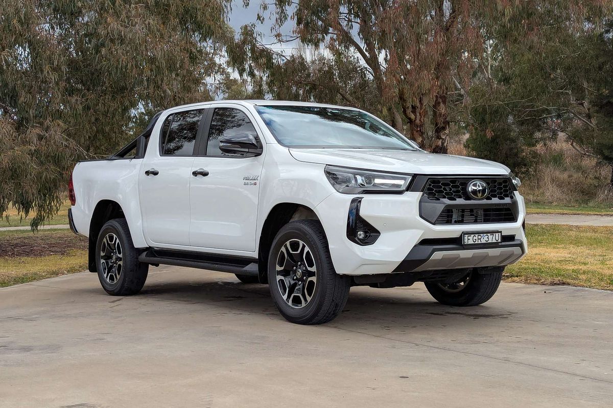 2024 Toyota Hilux SR5 48V GUN126R 4X4