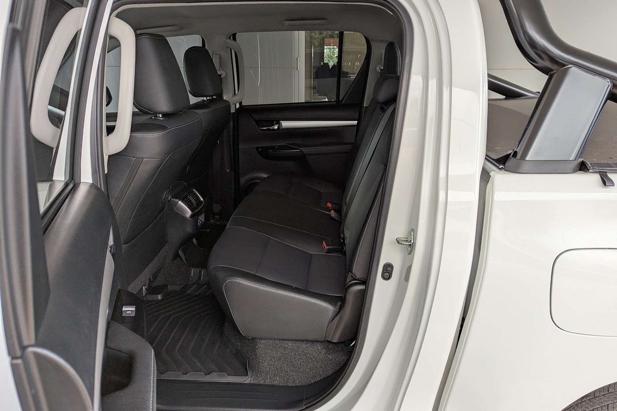 2024 Toyota Hilux SR5 48V GUN126R 4X4