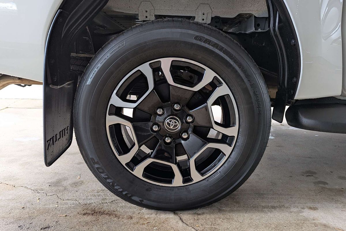 2024 Toyota Hilux SR5 48V GUN126R 4X4