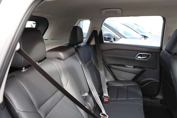 2025 Nissan X-TRAIL ST-L e-POWER T33
