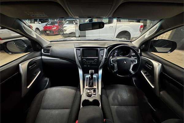 2017 Mitsubishi Pajero GLX NX