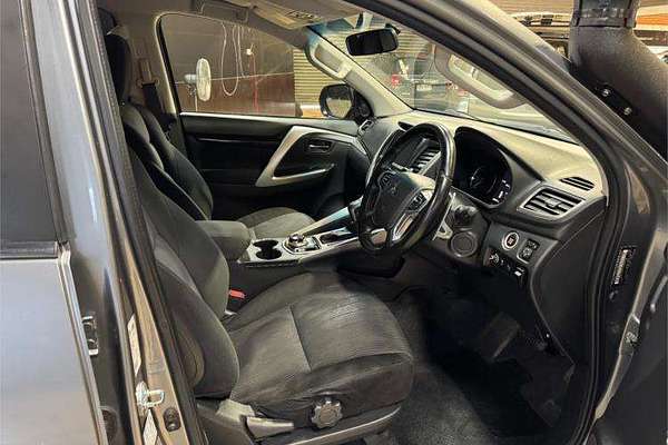 2017 Mitsubishi Pajero GLX NX