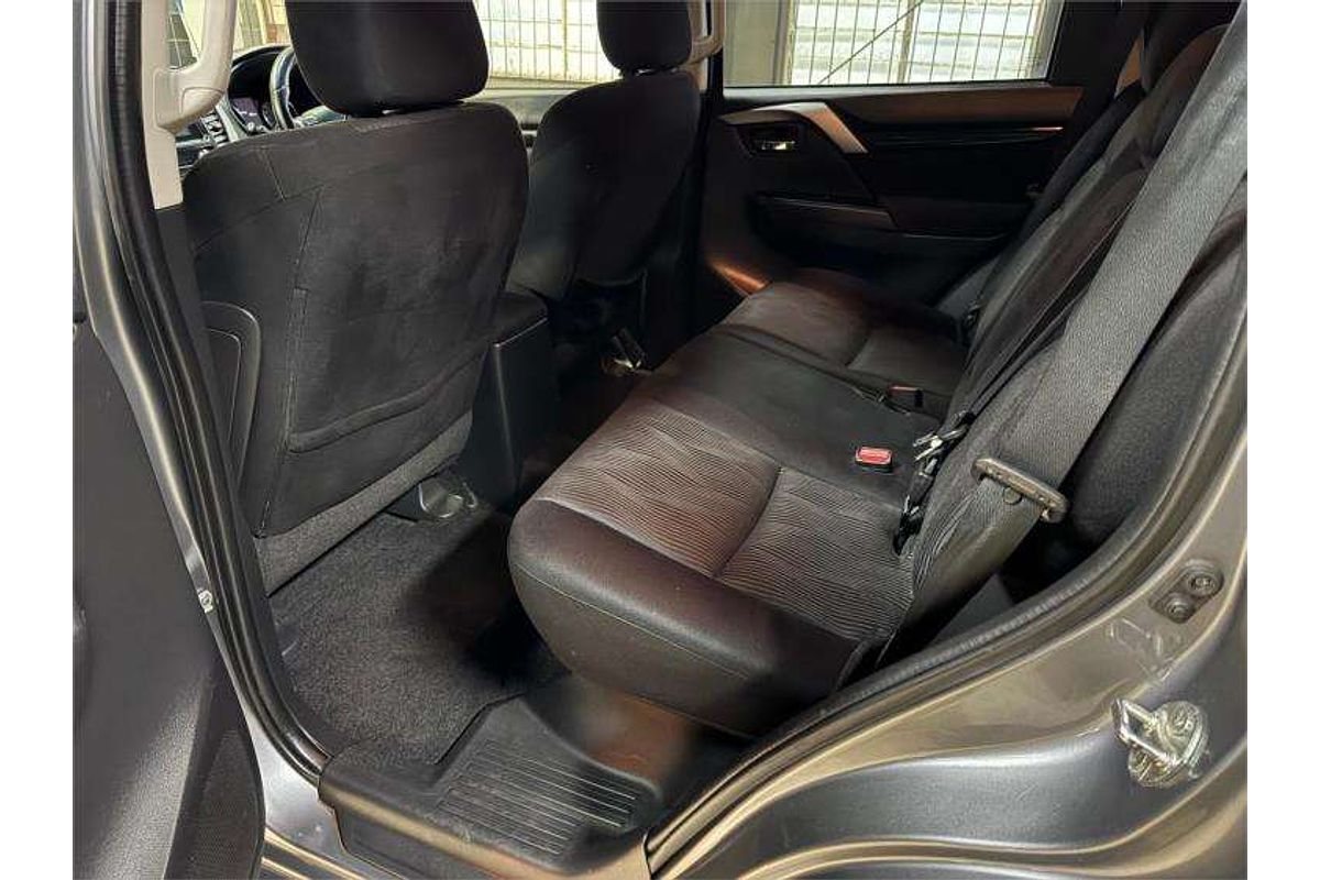 2017 Mitsubishi Pajero GLX NX