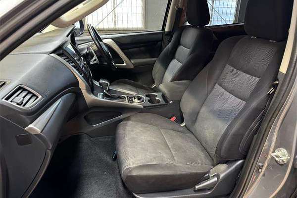 2017 Mitsubishi Pajero GLX NX