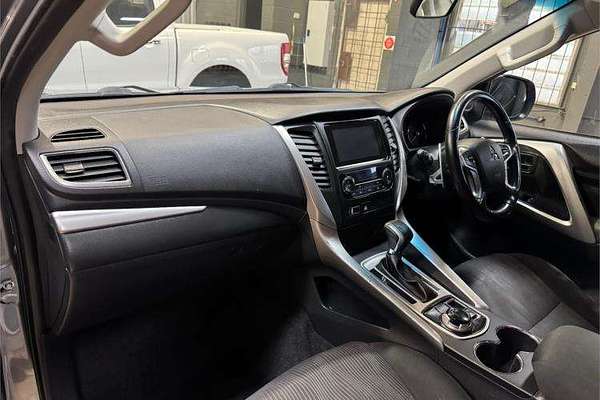 2017 Mitsubishi Pajero GLX NX