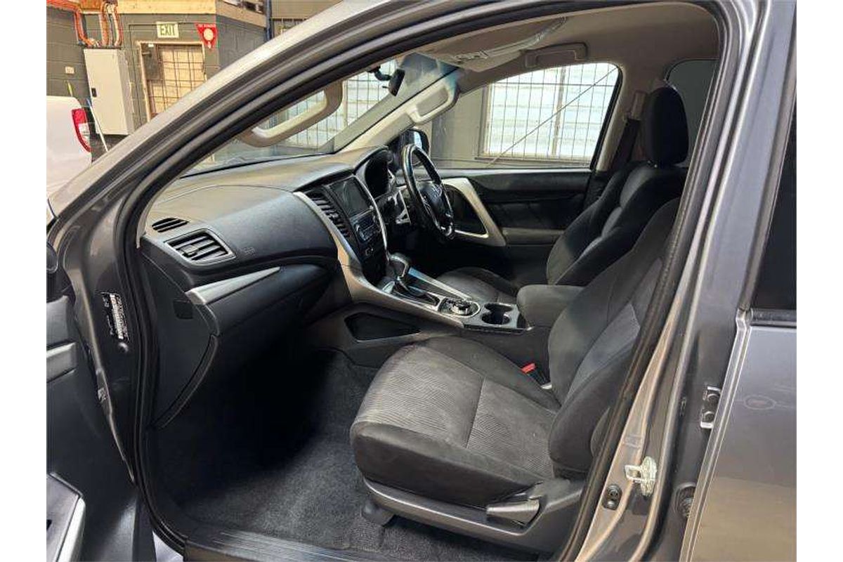 2017 Mitsubishi Pajero GLX NX