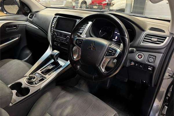 2017 Mitsubishi Pajero GLX NX