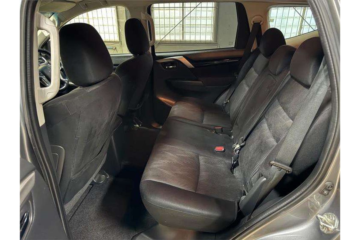 2017 Mitsubishi Pajero GLX NX