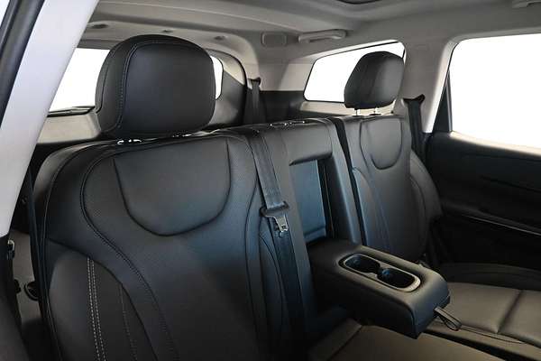 2025 Mahindra XUV700 AX7L