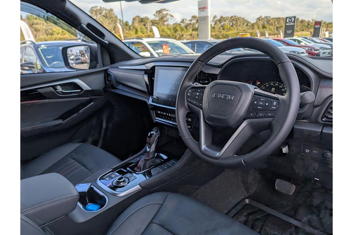 2025 Isuzu MU-X X-TERRAIN