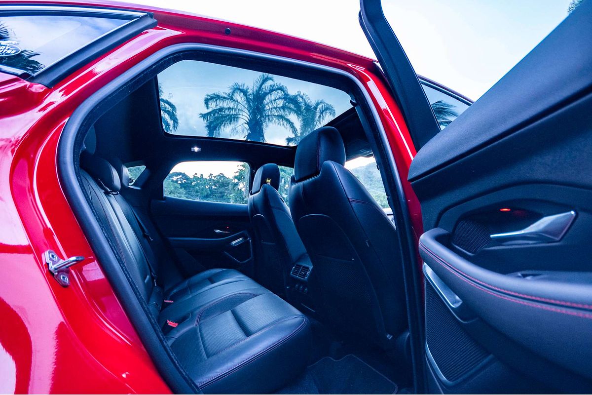 2018 Jaguar E-PACE P250 R-Dynamic First Edition X540