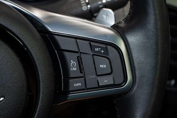 2019 Jaguar F-TYPE R-Dynamic 250kW X152