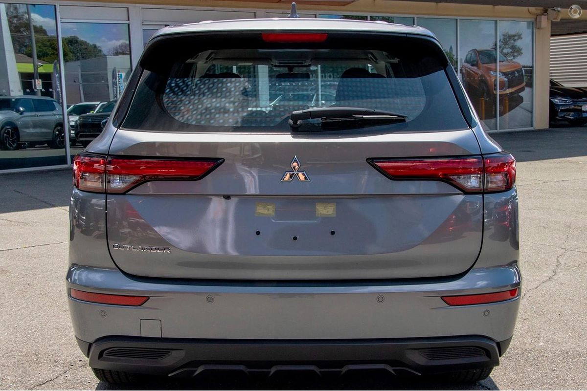 2023 Mitsubishi Outlander ES ZM