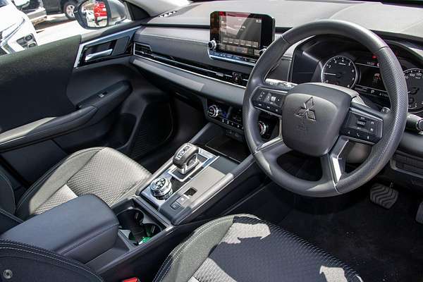 2023 Mitsubishi Outlander ES ZM