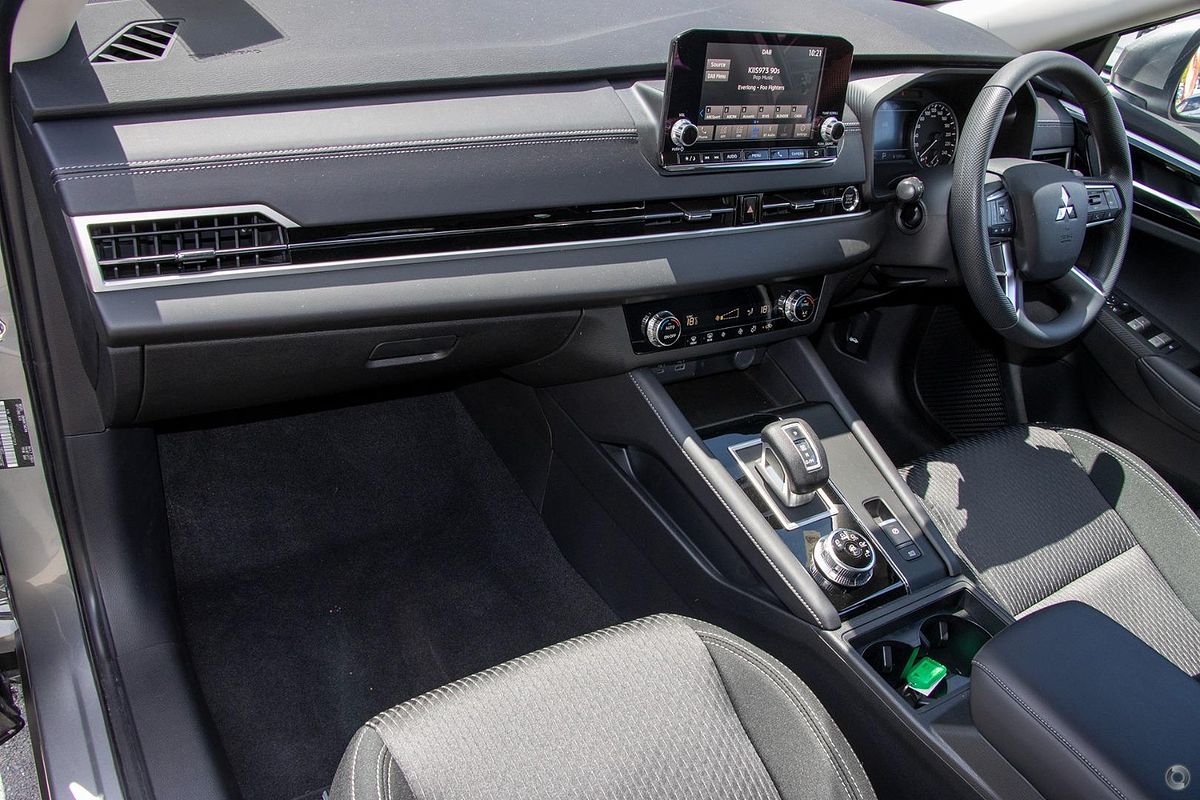 2023 Mitsubishi Outlander ES ZM