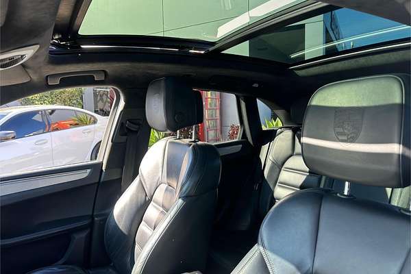 2015 Porsche Macan Turbo 95B