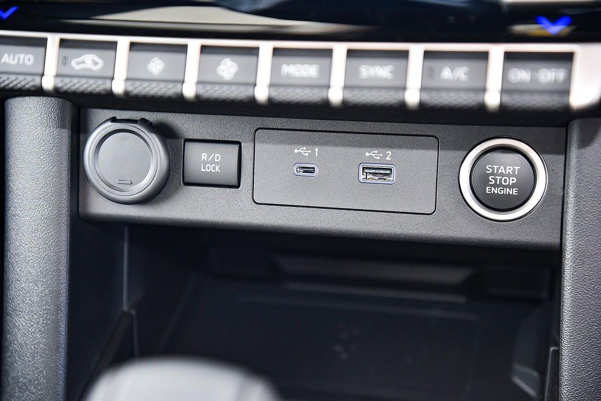 2025 Mitsubishi Triton GSR MV 4X4