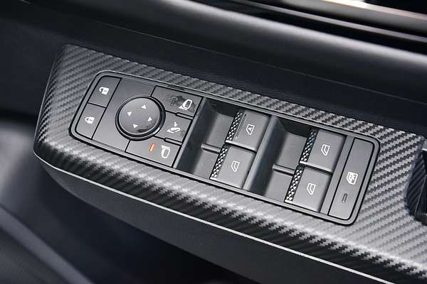 2025 Mitsubishi Triton GSR MV 4X4