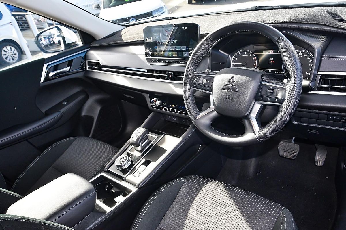2023 Mitsubishi Outlander LS ZM