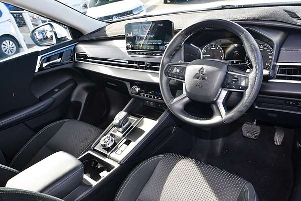 2023 Mitsubishi Outlander LS ZM