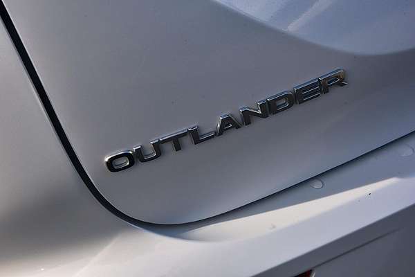 2023 Mitsubishi Outlander LS ZM
