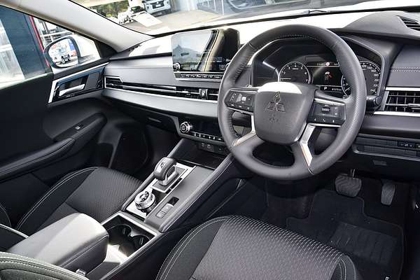 2025 Mitsubishi Outlander LS ZM
