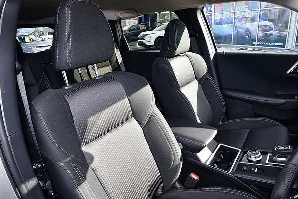 2025 Mitsubishi Outlander LS ZM
