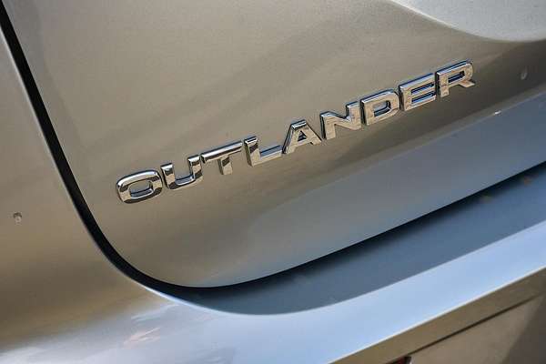 2025 Mitsubishi Outlander LS ZM