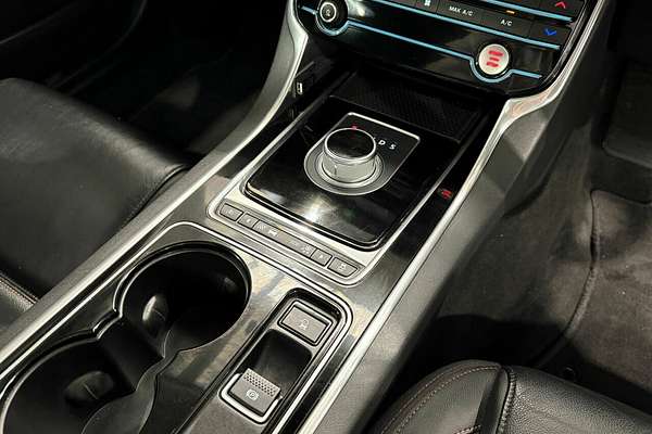 2015 Jaguar XE 20d Prestige X760