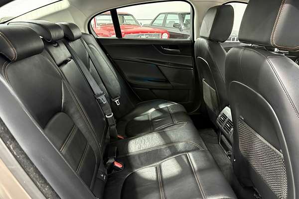 2015 Jaguar XE 20d Prestige X760