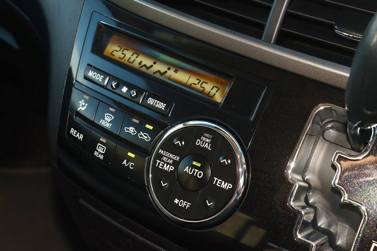 2015 Toyota Tarago GLX ACR50R