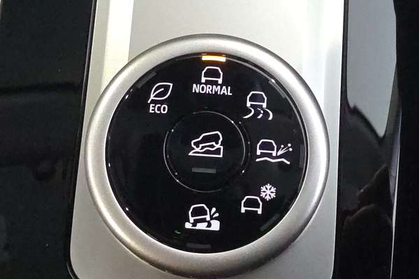 2025 Mitsubishi Outlander Exceed ZM