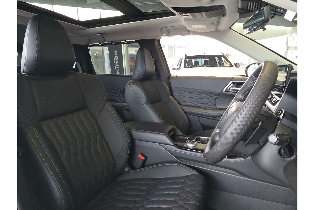 2025 Mitsubishi Outlander Exceed ZM