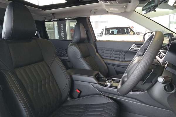 2025 Mitsubishi Outlander Exceed ZM
