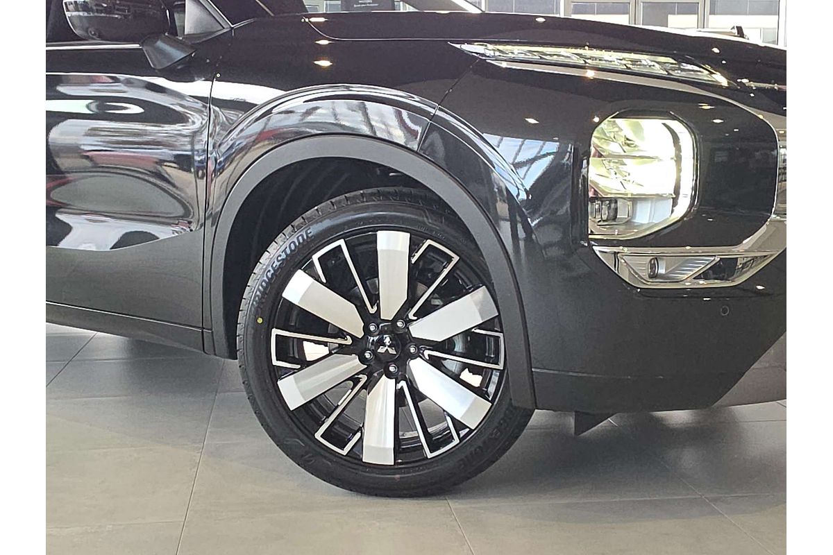 2025 Mitsubishi Outlander Exceed ZM