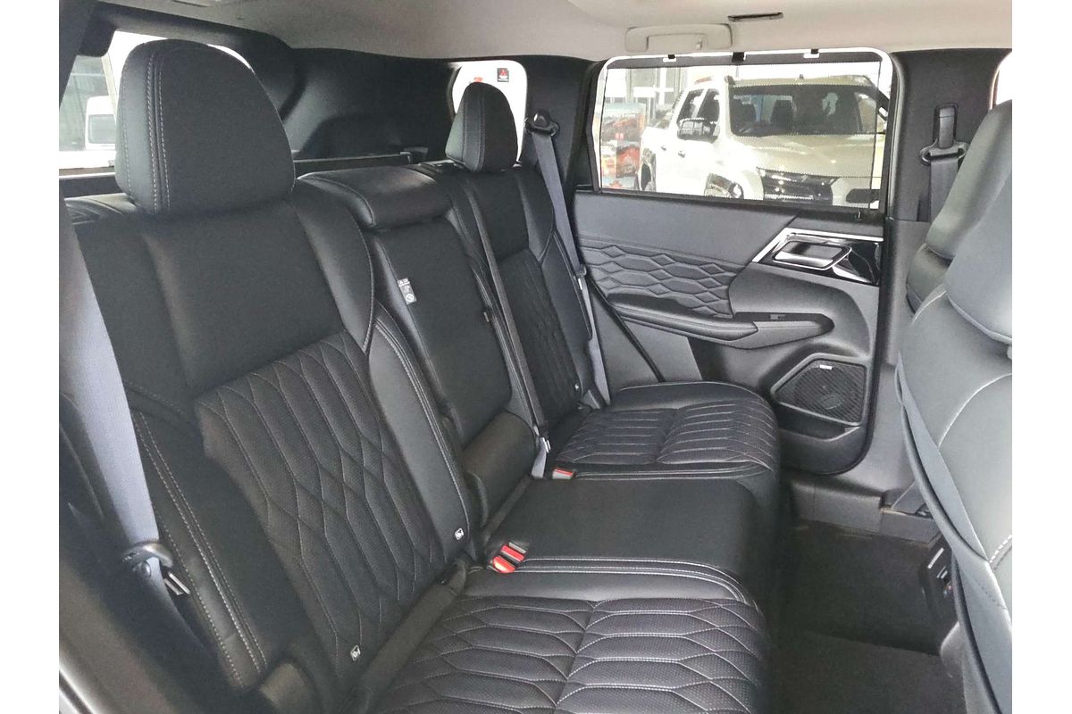 2025 Mitsubishi Outlander Exceed ZM