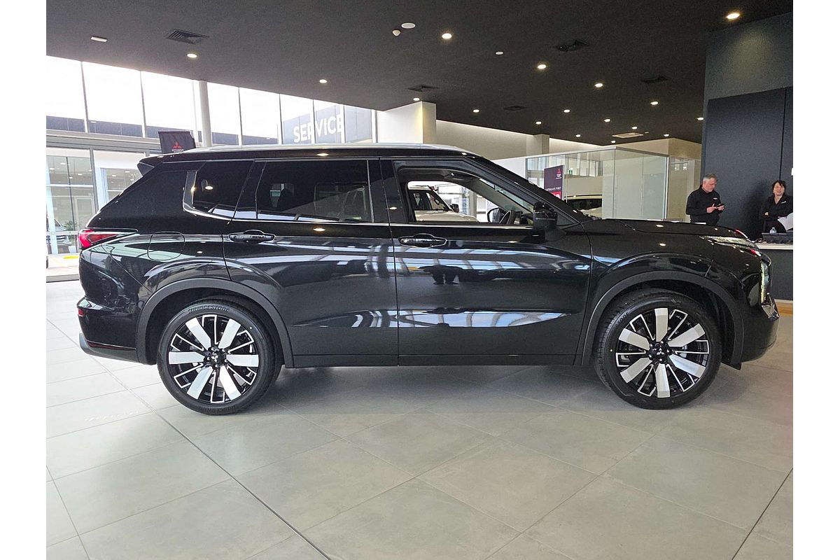 2025 Mitsubishi Outlander Exceed ZM