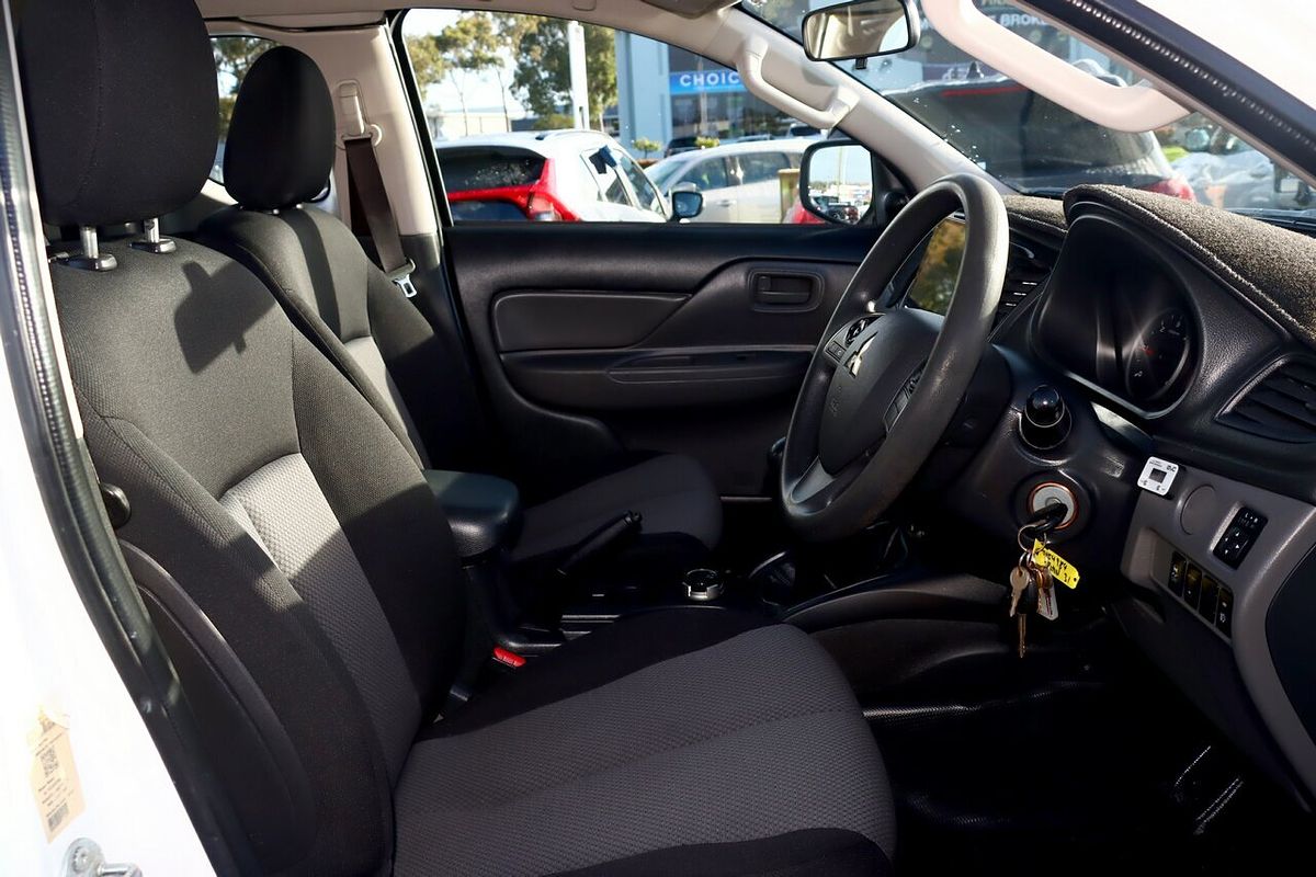 2015 Mitsubishi Triton GLX MN 4X4