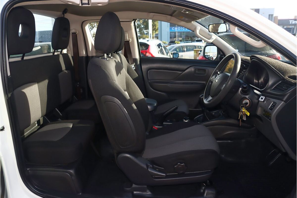 2015 Mitsubishi Triton GLX MN 4X4