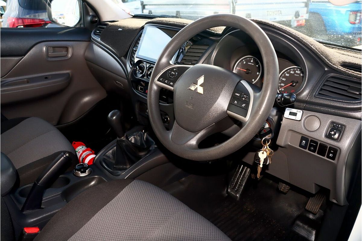 2015 Mitsubishi Triton GLX MN 4X4