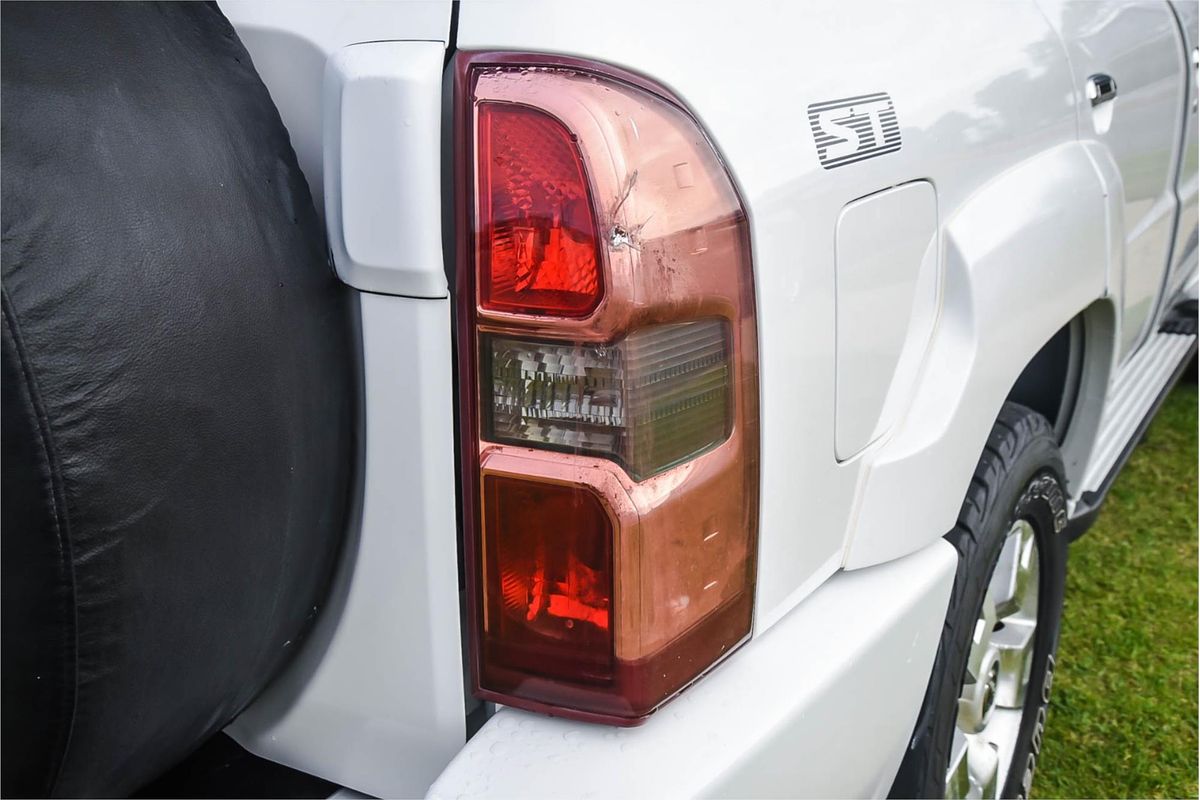 2010 Nissan Patrol ST GU 7