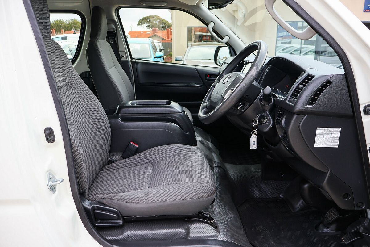 2017 Toyota Hiace Commuter TRH223R