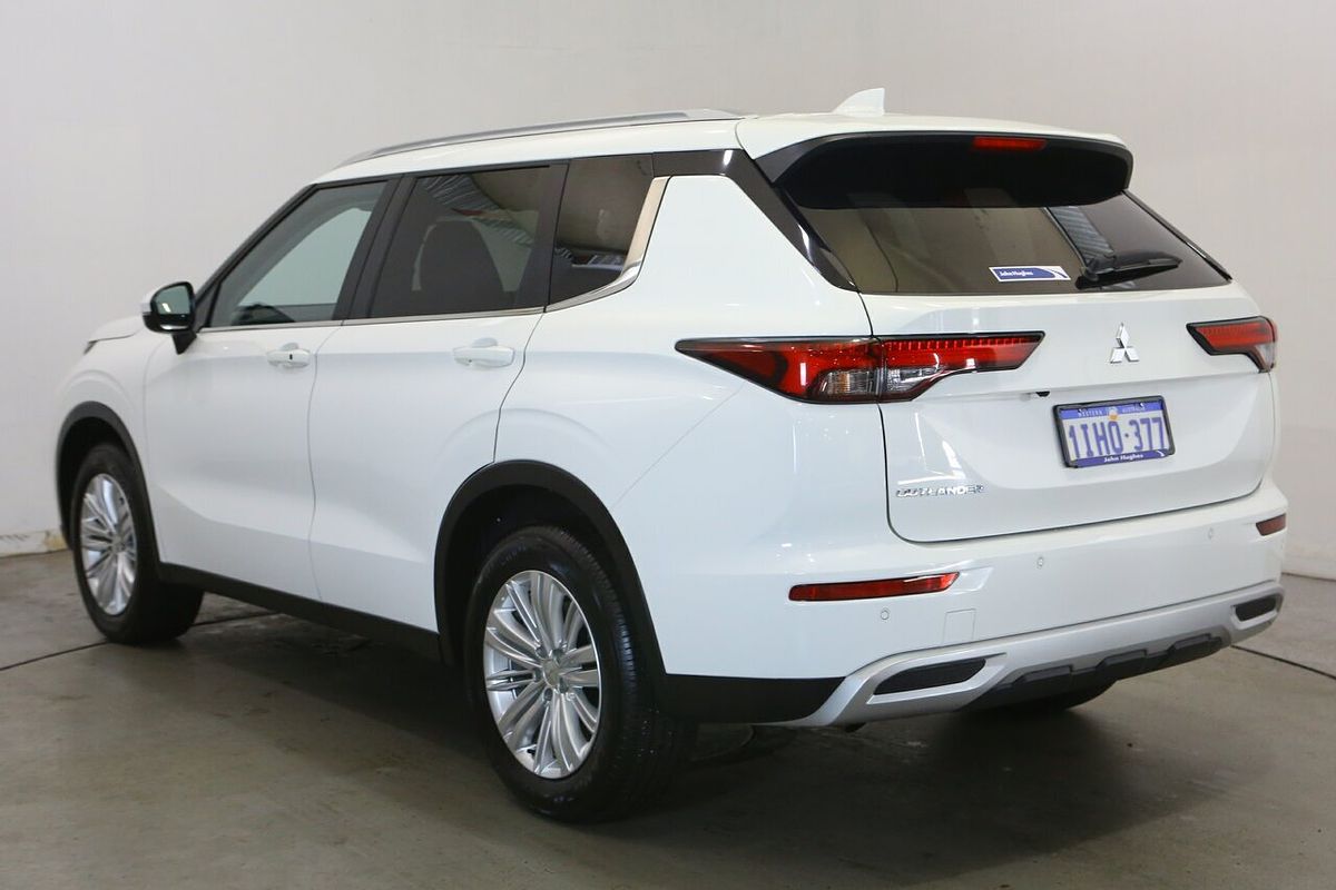2024 Mitsubishi Outlander LS ZM