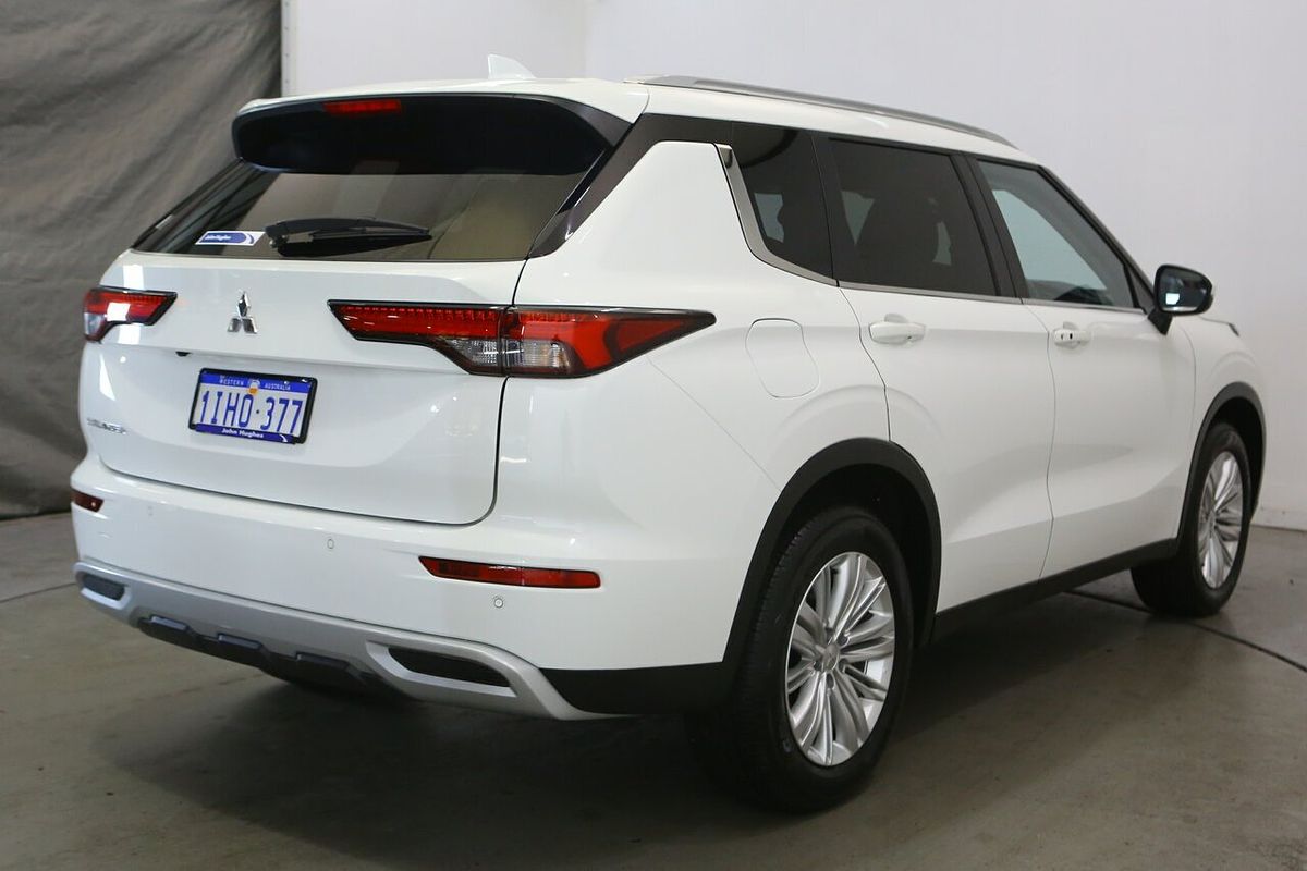2024 Mitsubishi Outlander LS ZM