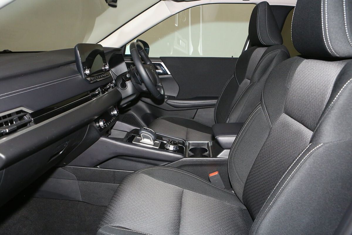 2024 Mitsubishi Outlander LS ZM